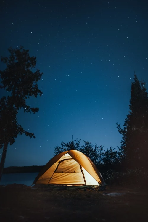 Dormir sous la tente une nuit d'été